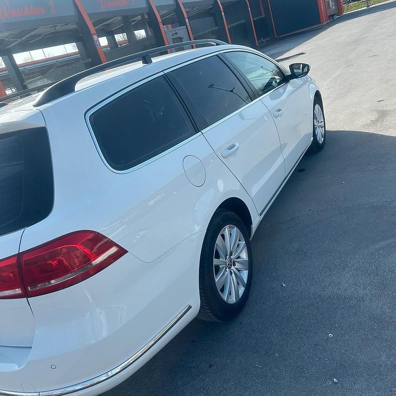 Gebraucht VW Passat 140 PS (102 kW) 2011 Weiß Limousine