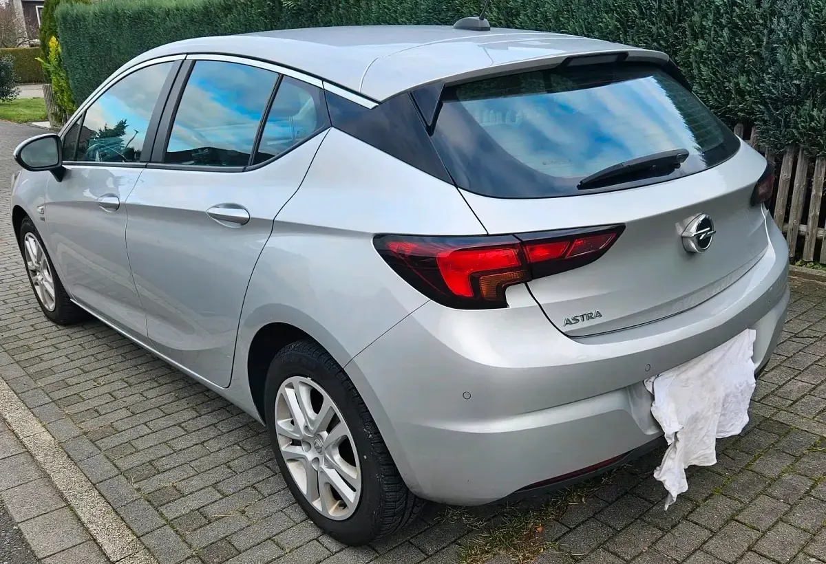 Gebraucht Opel Astra 110 PS (80 kW) 2019 Silber Limousine