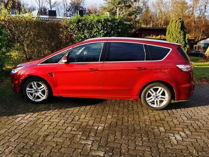 Gebraucht Ford S-MAX Titanium 150 PS (110 kW) 2016 Rot Van / Kleinbus