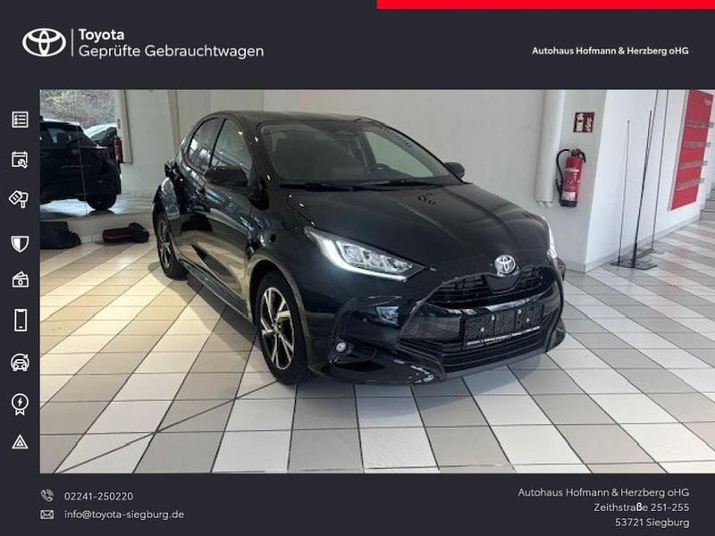 Neu Toyota Yaris Hybrid 116 PS (85 kW) 2026 Schwarz Limousine