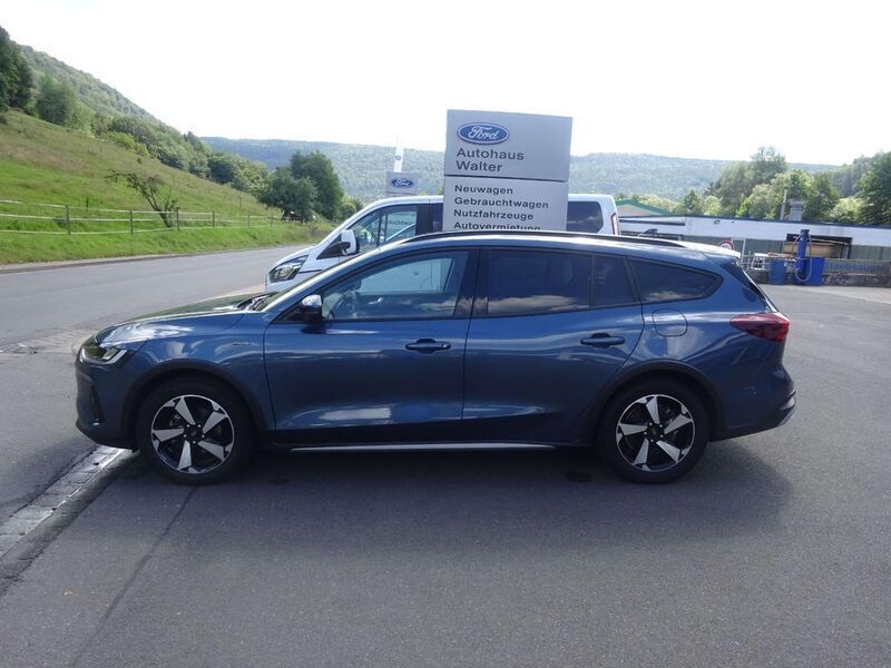 Gebraucht Ford Focus Active X 125 PS (91 kW) 2023 Blau Limousine