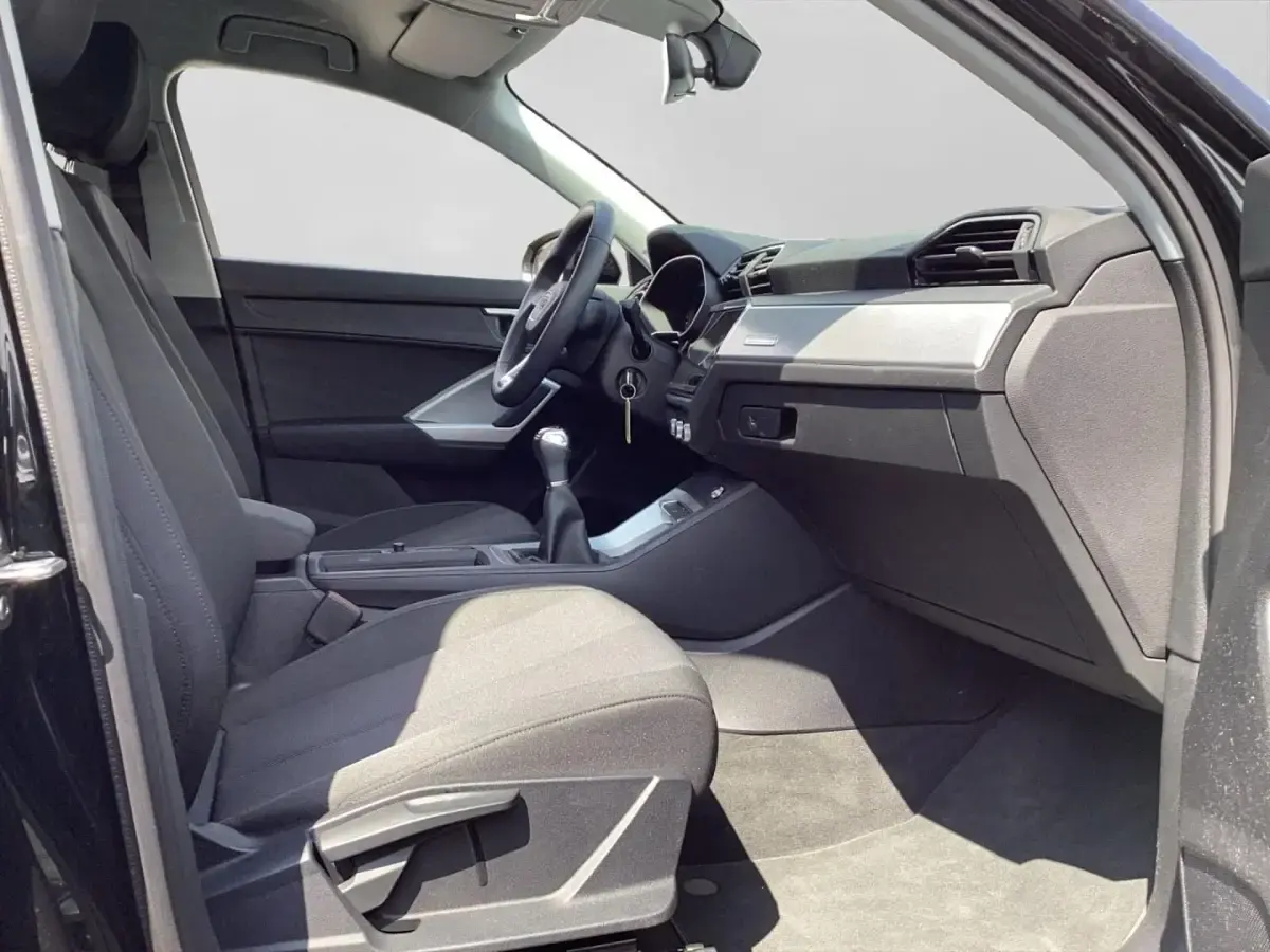 Gebraucht Audi Q3 Sportback Basis 150 PS (110 kW) 2025 Mythosschwarz metallic SUV
