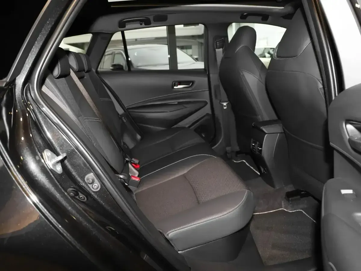 Neu Toyota Corolla Lounge 178 PS (130 kW) 2026 Mysticschwarz mica metallic Kombi