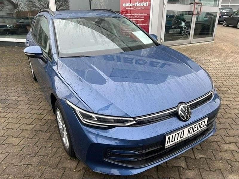 Anemonenblau metallic Gebraucht 2024 VW Golf VIII Style Kombi | 29.900 € (Fairer Preis) - Bild 1/4