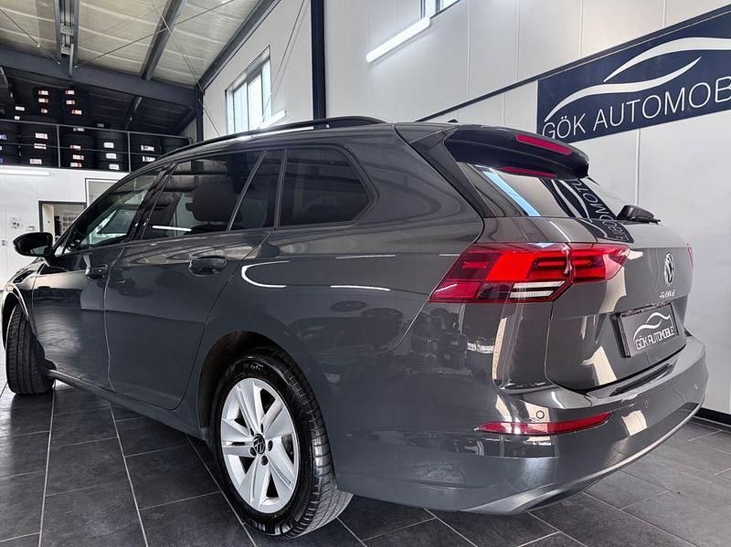 Gebraucht VW Golf VIII Life 150 PS (110 kW) 2022 Grau Kombi