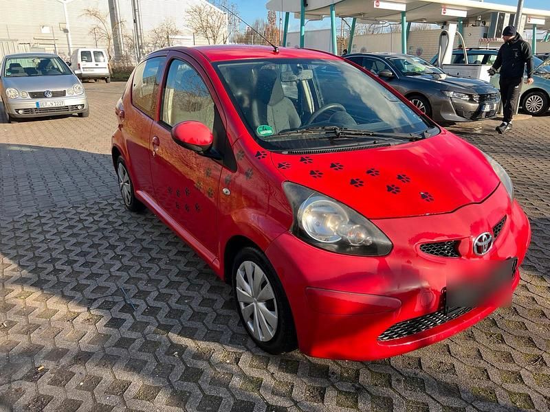 Rot Gebraucht 2006 Toyota Aygo Kleinwagen | 1.499 € (Guter Preis) - Bild 1/4
