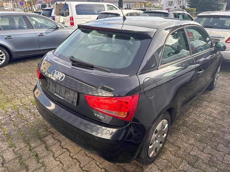 Second-hand Audi A1 Attraction 86 CP (63 kW) 2011 Negru Hatchback