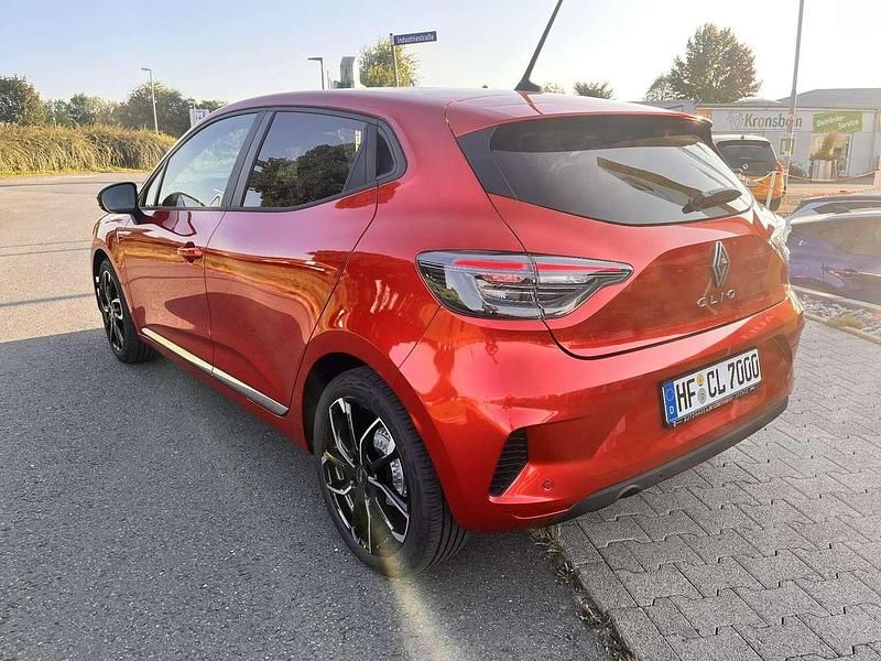Używany Renault Clio V Evolution 91 KM (66 kW) 2024 Czerwony Hatchback