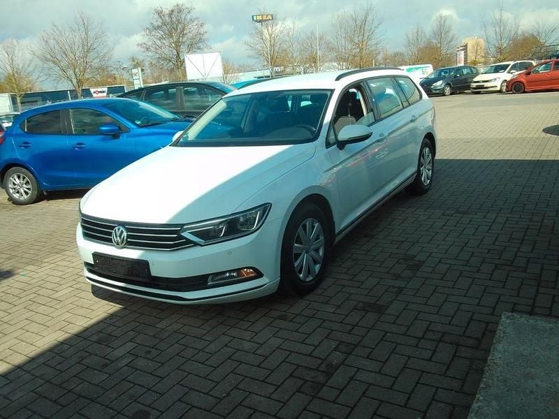 Gebraucht VW Passat Trendline 120 PS (88 kW) 2016 Weiß Kombi