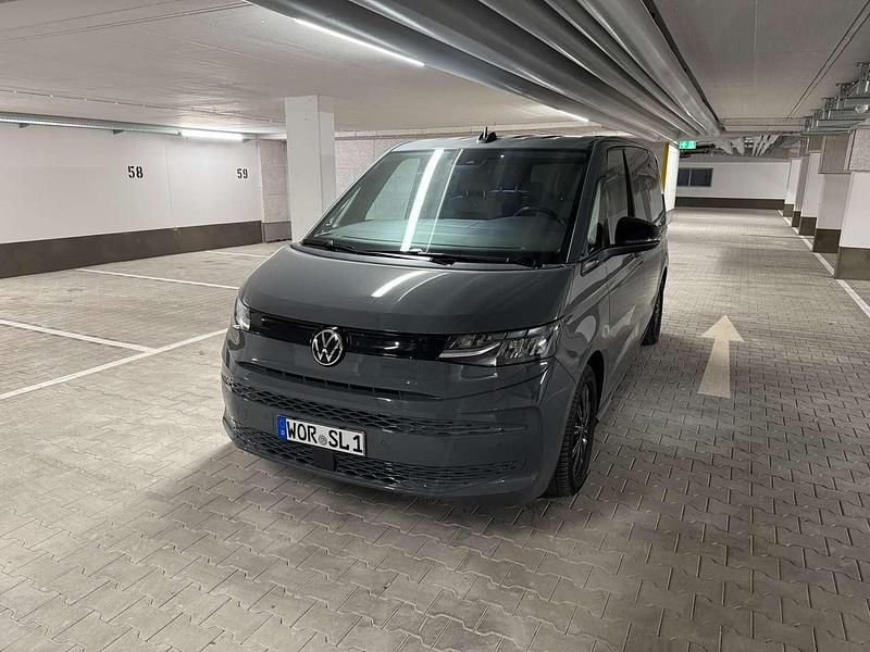 Grau Gebraucht 2023 VW T7 Life Van | 46.789 € (Guter Preis) - Bild 1/4