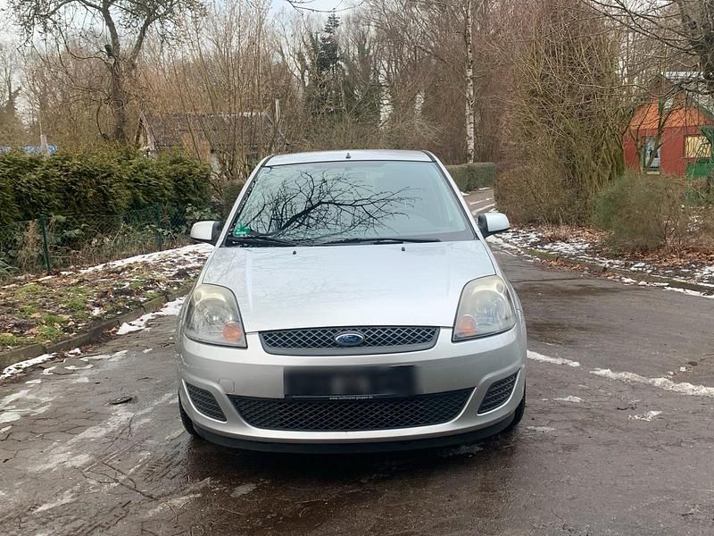 Gebraucht Ford Fiesta 80 PS (58 kW) 2008 Silber Kleinwagen