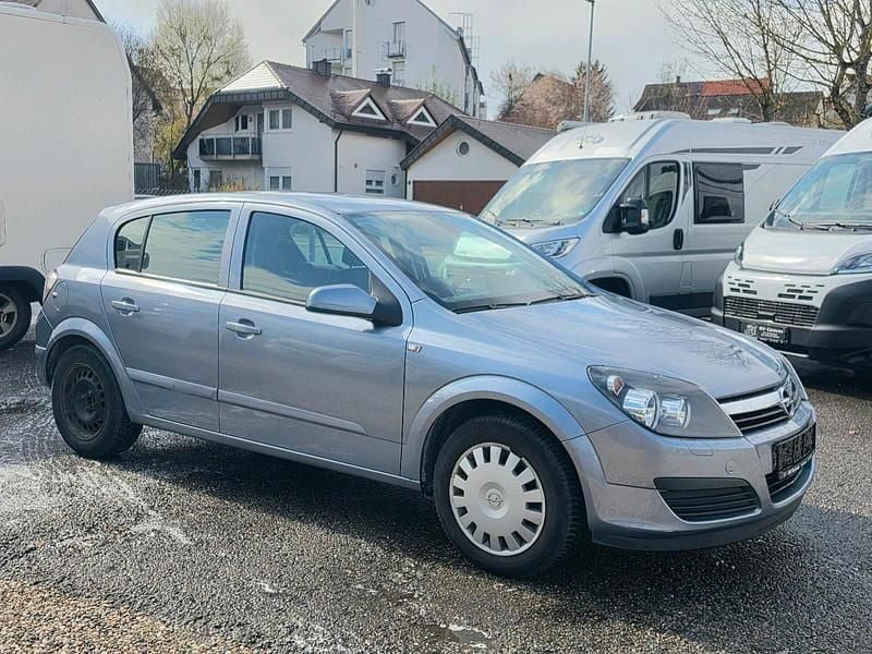 Gebraucht Opel Astra Edition 106 PS (77 kW) 2007 Silber Kleinwagen