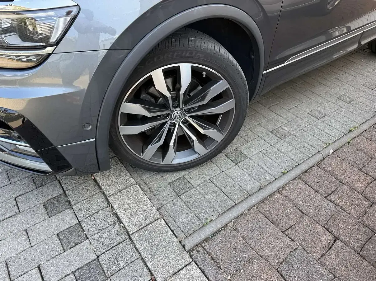 Gebraucht VW Tiguan Allspace Highline 200 PS (147 kW) 2021 Grau SUV