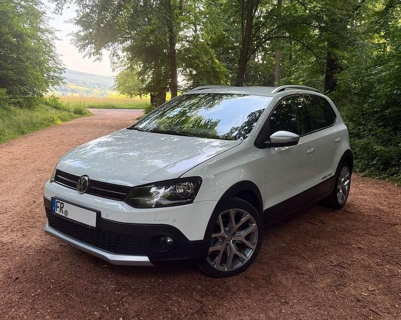 Weiß Gebraucht 2016 VW Polo Cross Kleinwagen | 7.900 € (Guter Preis) - Bild 1/4