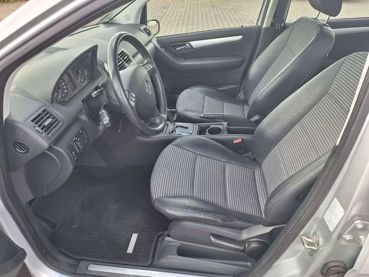 Gebraucht Mercedes A180 Avantgarde 109 PS (80 kW) 2008 Silber Limousine