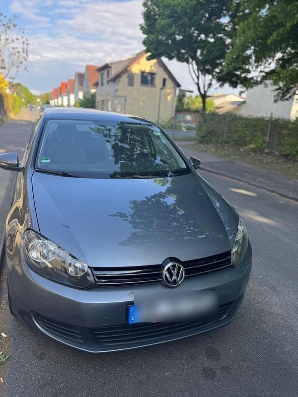 Grau Gebraucht 2010 VW Golf VI Kleinwagen | 6.000 € (Fairer Preis) - Bild 1/4