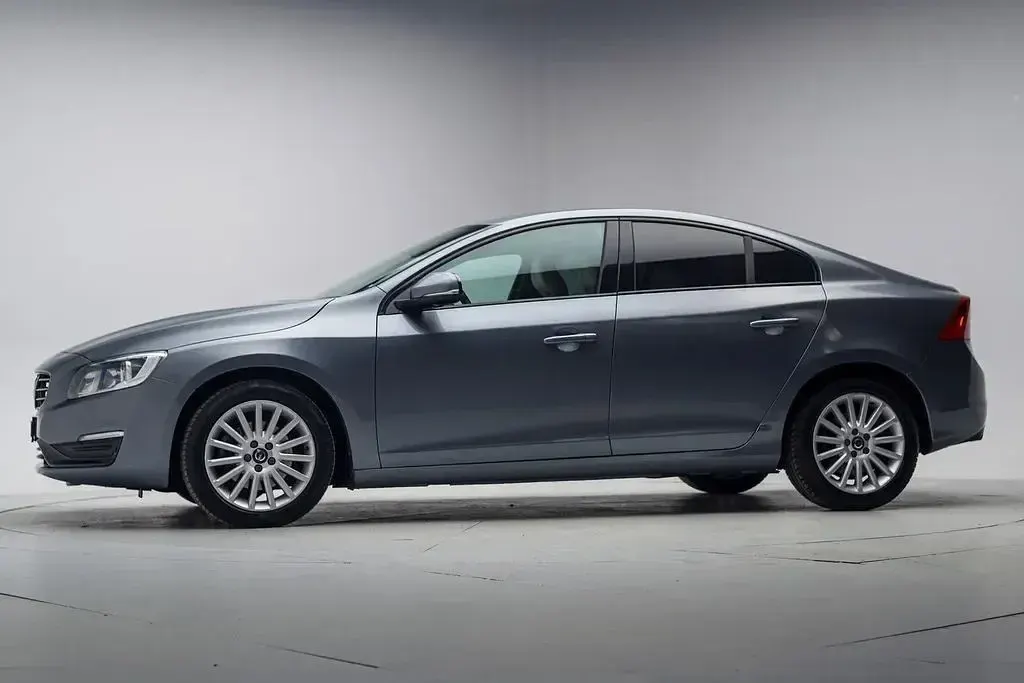 Gebraucht Volvo S60 Summum 152 PS (111 kW) 2017 Grau Limousine