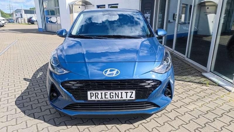 Vibrant blue Gebraucht 2025 Hyundai i10 Premium Kleinwagen | 19.490 € (Teuer) - Bild 1/4