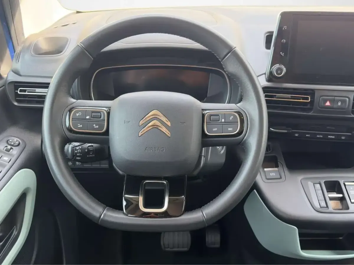 Gebraucht Citroën e-Berlingo Shine 100 kW (136 PS) 2022 Nachtblau Van / Kleinbus