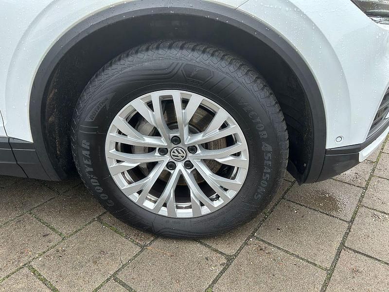 Gebraucht VW Touareg Basis 231 PS (169 kW) 2019 Weiß SUV