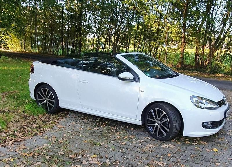 Weiß Gebraucht 2016 VW Golf Cabriolet Allstar Cabrio | 14.990 € (Etwas zu teuer) - Bild 1/4