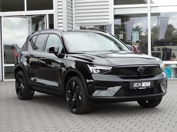 Schwarz (onyx black / metallic) Neu 2025 Volvo EX40 Plus SUV | 48.990 € (Superpreis) - Bild 1/4