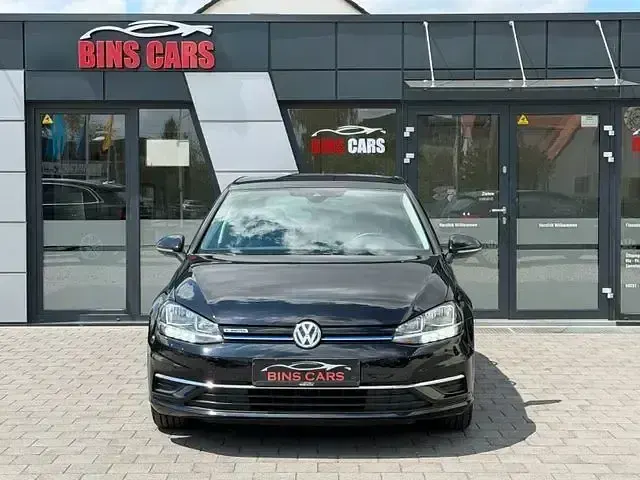 Gebraucht VW Golf VII IQ Drive 131 PS (96 kW) 2019 Deep black Limousine