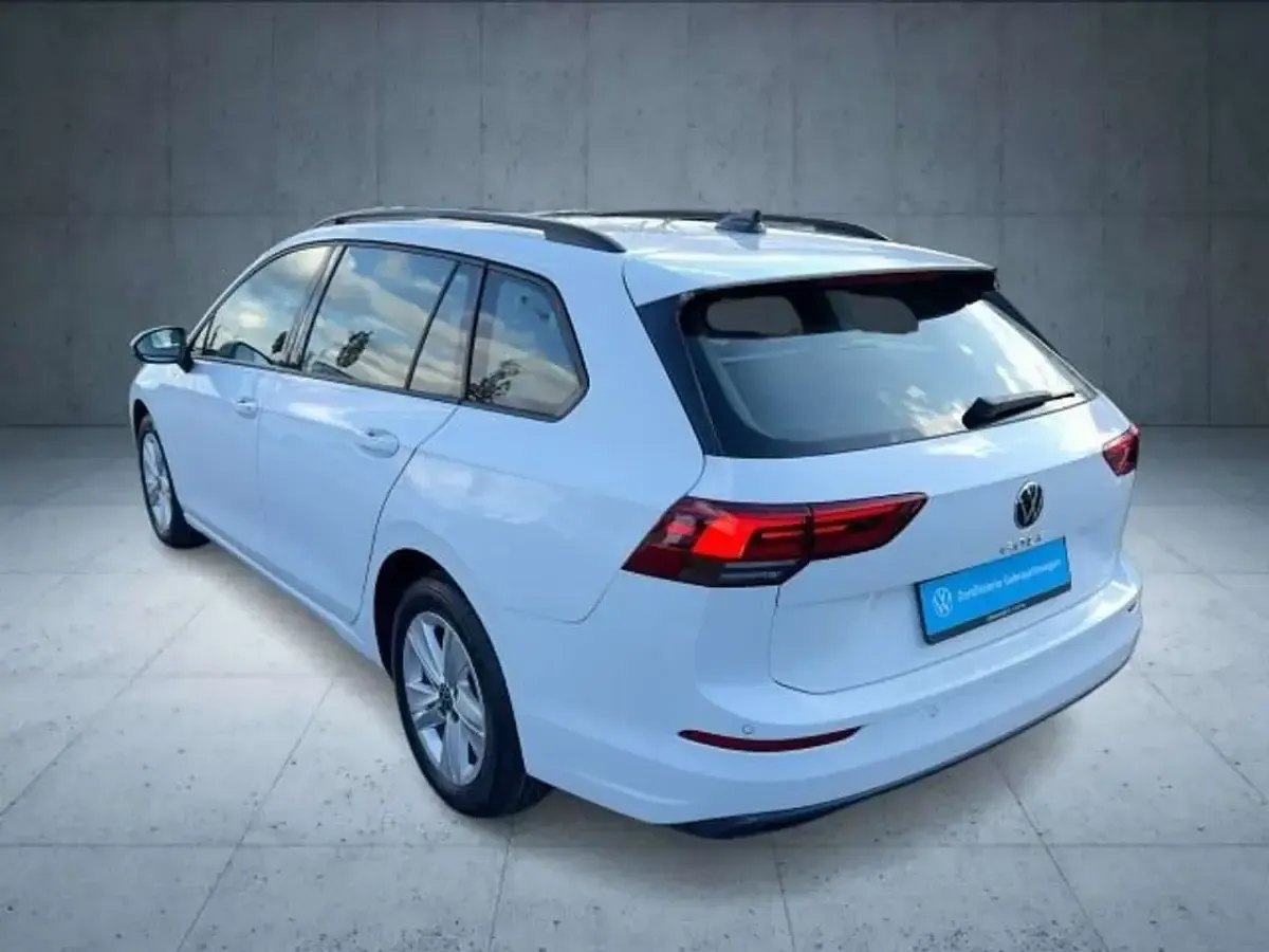Gebraucht VW Golf VIII Life 110 PS (80 kW) 2023 Pure white Kombi