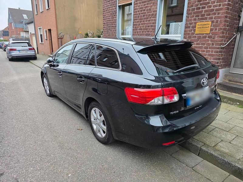 Gebraucht Toyota Avensis 147 PS (108 kW) 2012 Schwarz Kombi