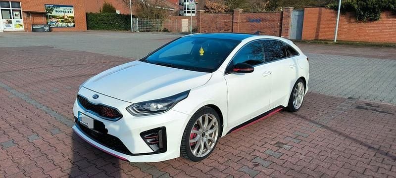Weiß Gebraucht 2020 Kia ProCeed GT Kombi | 20.200 € (Guter Preis) - Bild 1/4