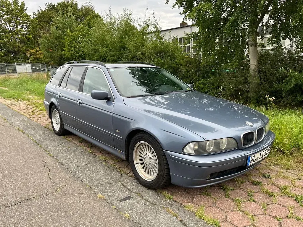 Gebraucht BMW 525 163 PS (119 kW) 2002 Blau Kombi