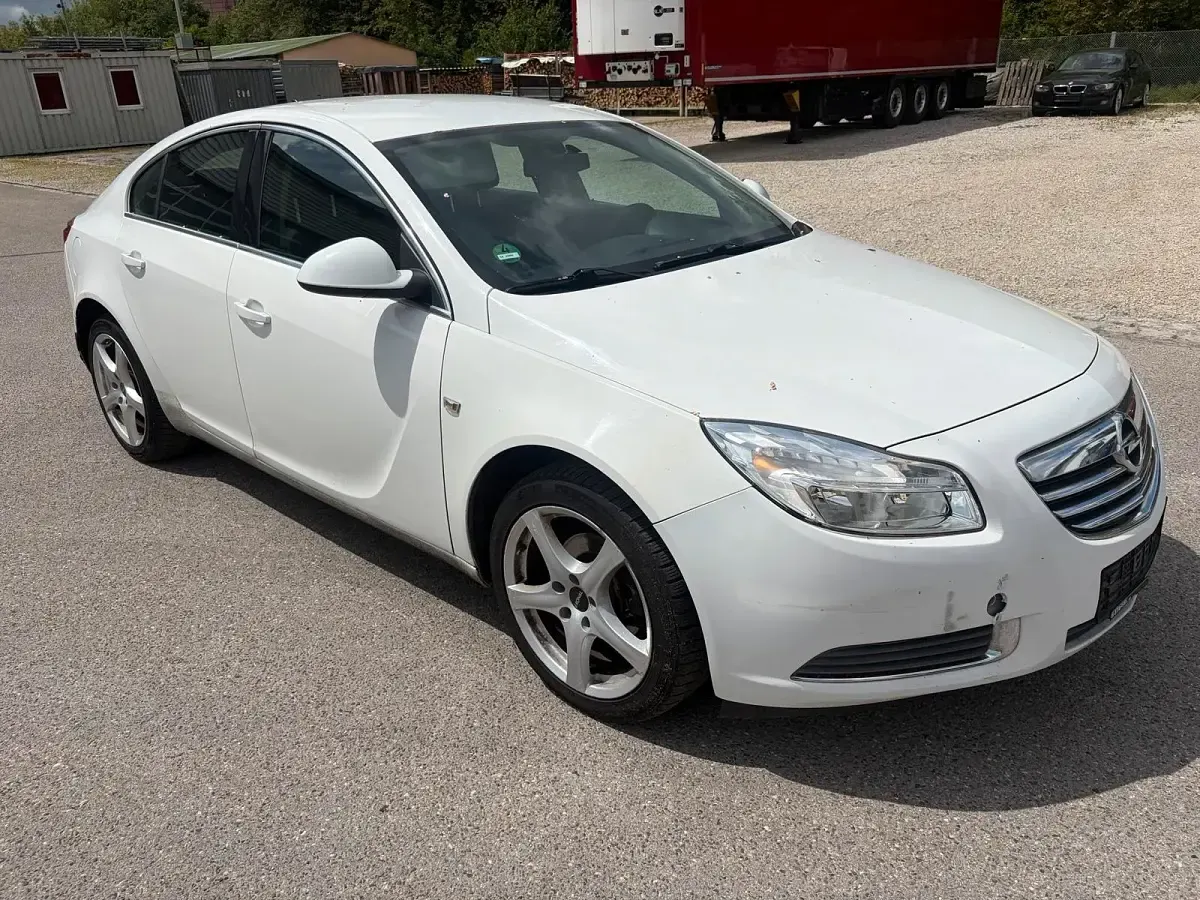 Gebraucht Opel Insignia 131 PS (96 kW) 2009 Weiß Limousine
