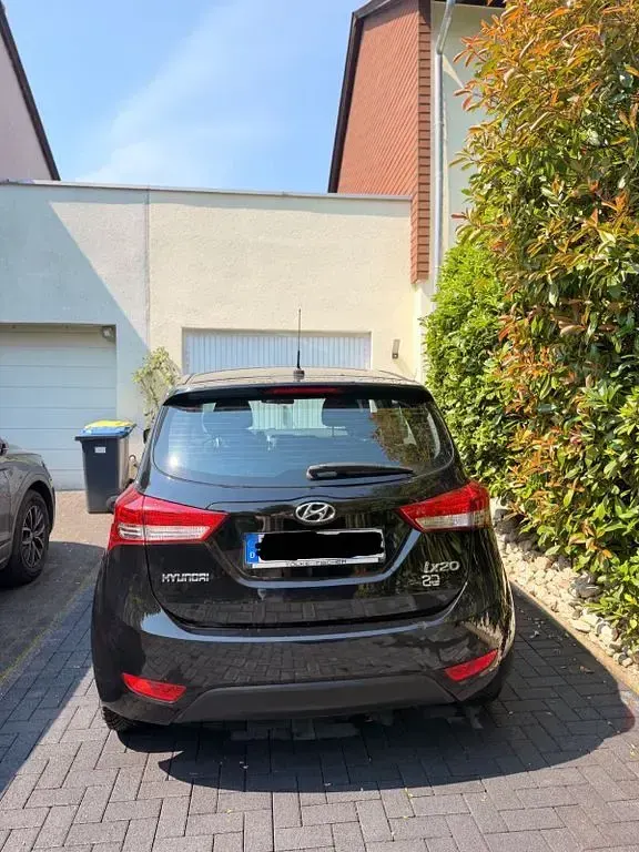 Gebraucht Hyundai ix20 Edition 90 PS (66 kW) 2012 Schwarz Kleinwagen