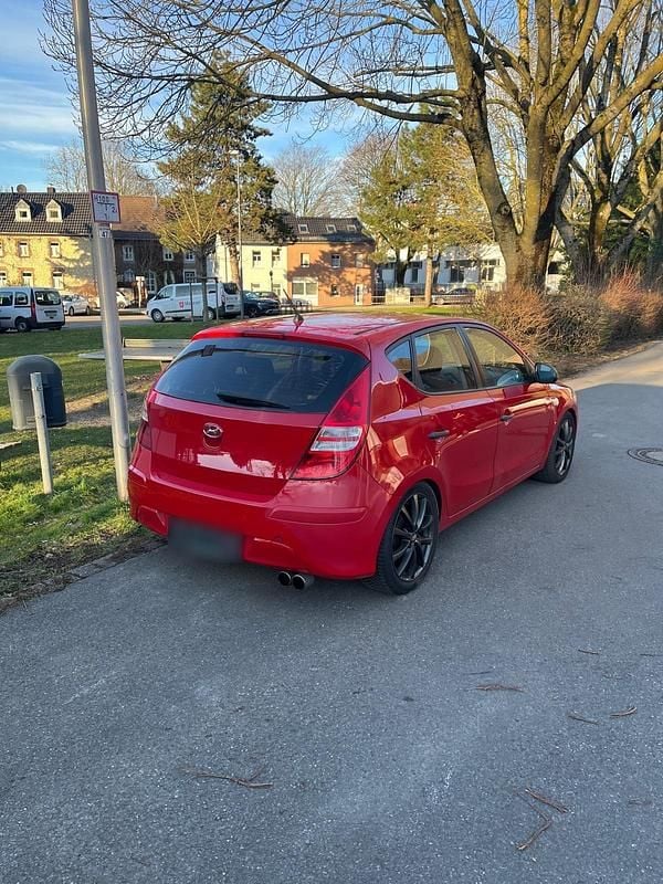 Gebraucht Hyundai i30 109 PS (80 kW) 2009 Rot Kleinwagen