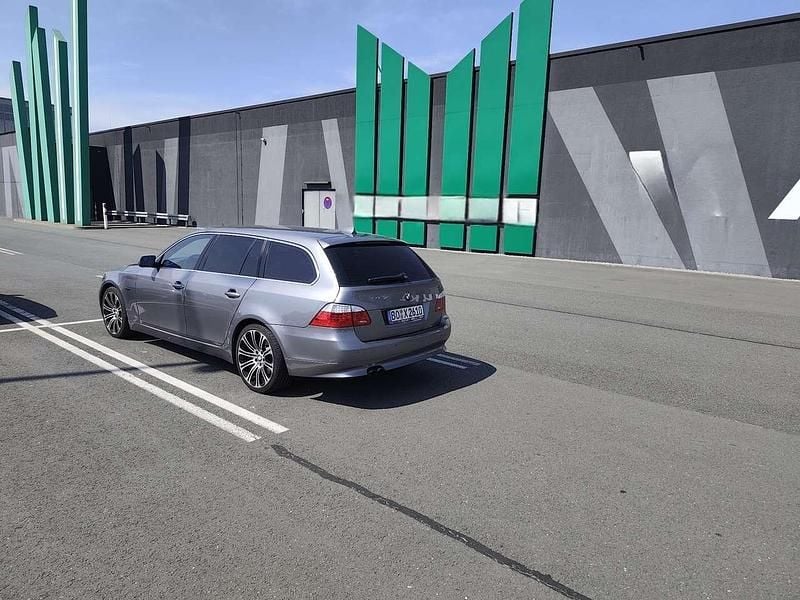 Grau Gebraucht 2009 BMW 525 Kombi | 4.950 € (Guter Preis) - Bild 1/4