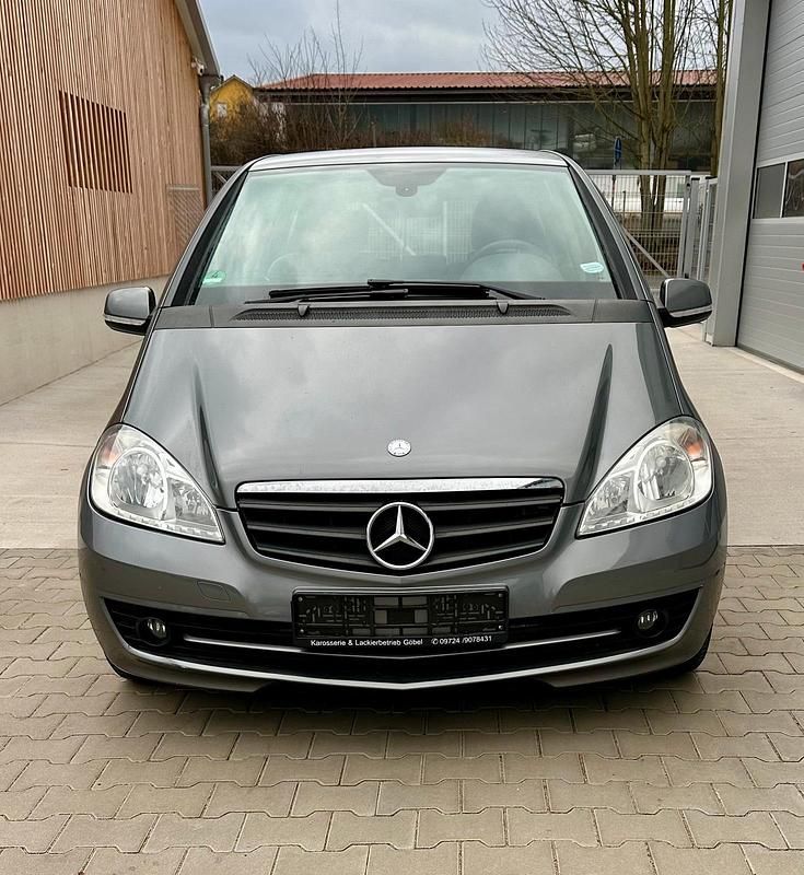 Grau Gebraucht 2008 Mercedes A180 Van / Kleinbus | 4.900 € (Fairer Preis) - Bild 1/4