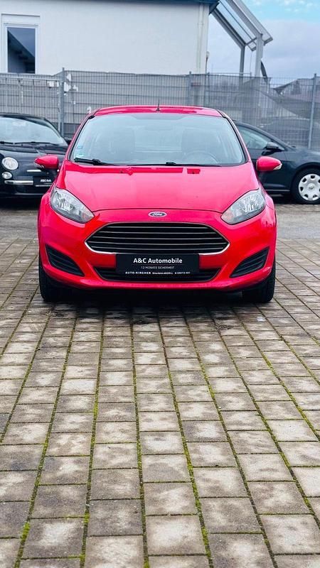 Gebraucht Ford Fiesta Titanium 80 PS (58 kW) 2014 Rot Kleinwagen
