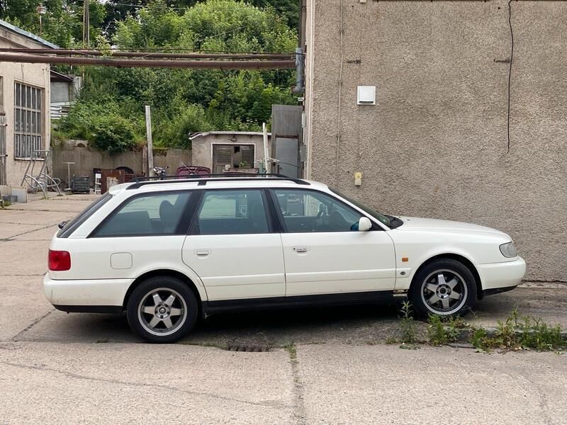 Weiß Gebraucht 1996 Audi A6 Kombi | 2.200 € (Fairer Preis) - Bild 1/4