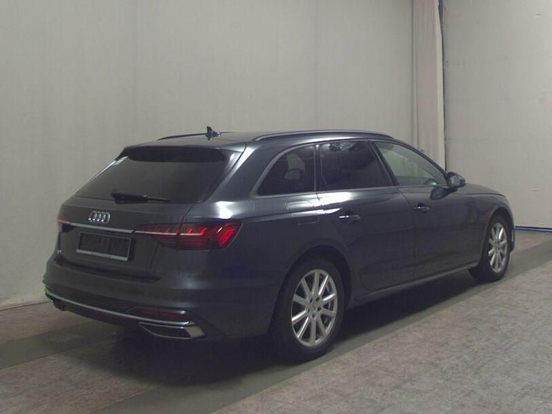 Gebraucht Audi A4 Advanced 163 PS (119 kW) 2022 Grau Kombi