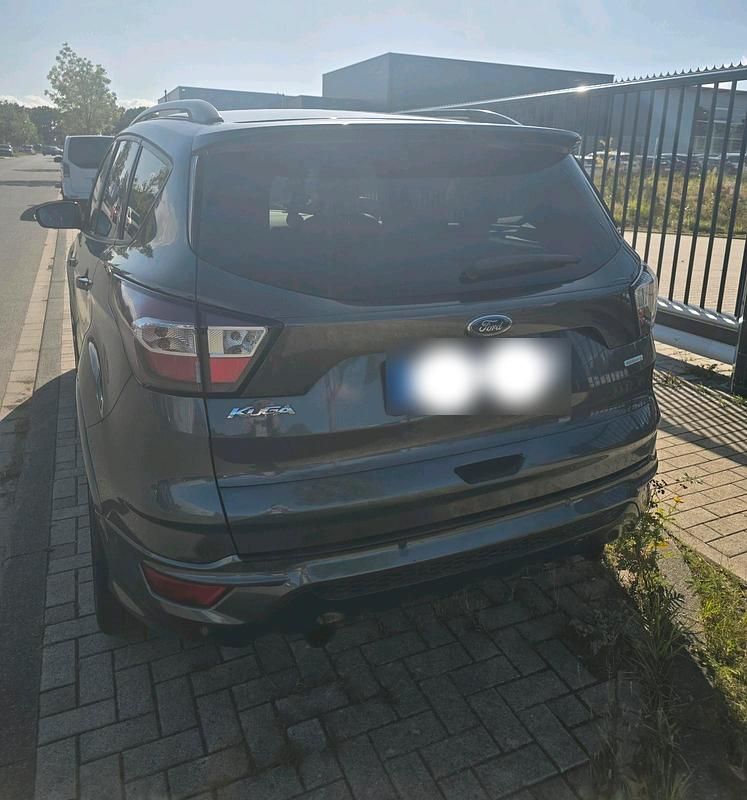 Gebraucht Ford Kuga ST-Line 150 PS (110 kW) 2017 Grau SUV