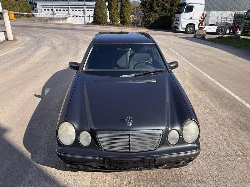 Gebraucht Mercedes E200 Elegance 116 PS (85 kW) 2001 Blau Limousine