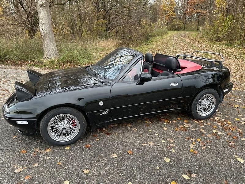 Second-hand Mazda MX5 131 CP (96 kW) 1995 Negru Cabrio