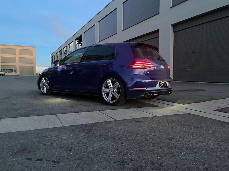 Gebraucht VW Golf VII R 310 PS (228 kW) 2017 Blau Limousine