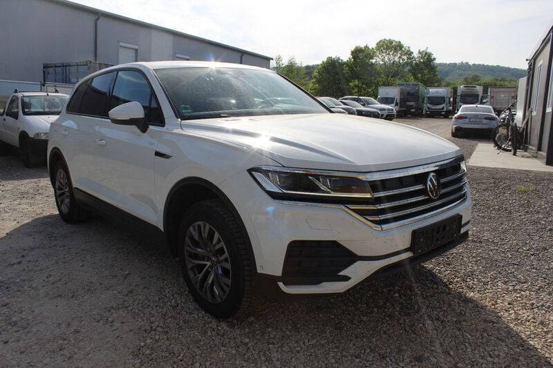 Pure white (metallic) Gebraucht 2021 VW Touareg SUV | 28.900 € (Superpreis) - Bild 1/4