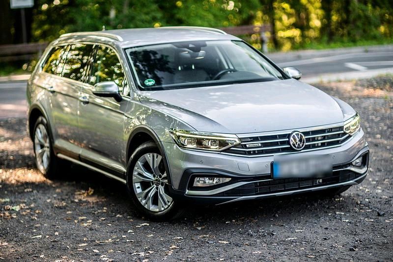 Silber Gebraucht 2021 VW Passat Alltrack Kombi | 23.900 € (Superpreis) - Bild 1/4