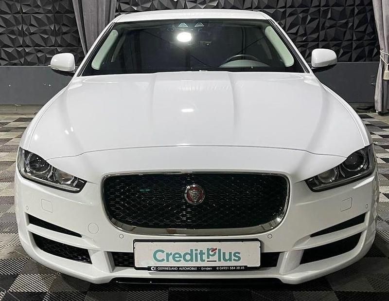 Gebraucht Jaguar XE Pure 163 PS (119 kW) 2018 Weiß Limousine