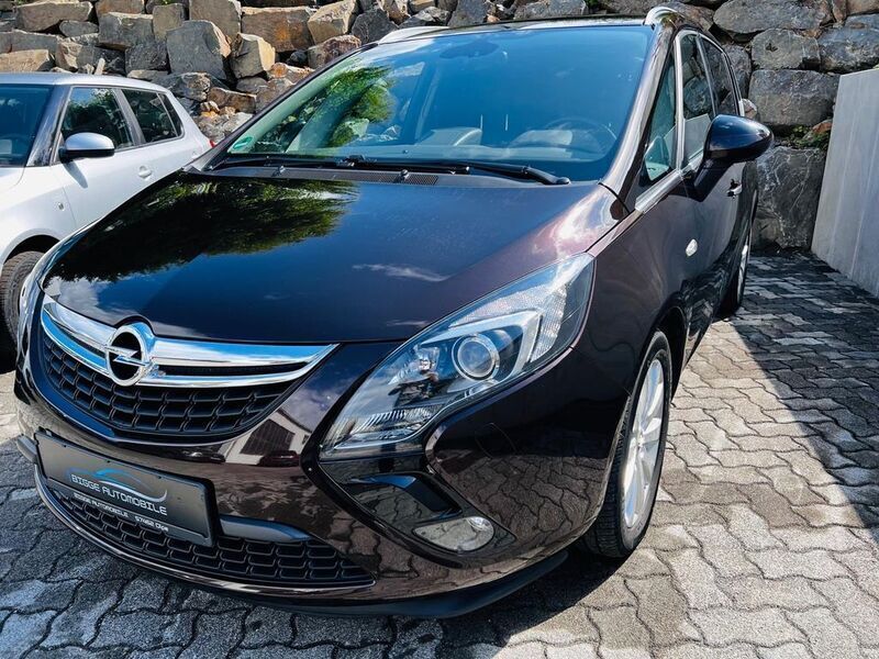 Braun Gebraucht 2012 Opel Zafira Tourer Innovation Van / Kleinbus | 5.900 € (Guter Preis) - Bild 1/4