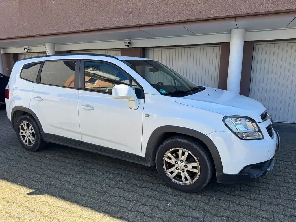 Gebraucht Chevrolet Orlando 140 PS (102 kW) 2012 Weiß Van / Kleinbus