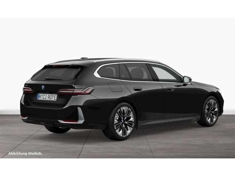 Gebraucht BMW 530e Comfort Edition 190 PS (139 kW) 2024 Saphirschwarz Kombi