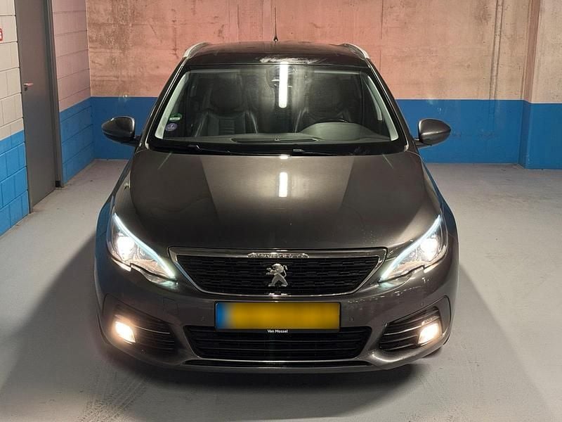 Gebraucht Peugeot 308 110 PS (80 kW) 2018 Grau Kombi
